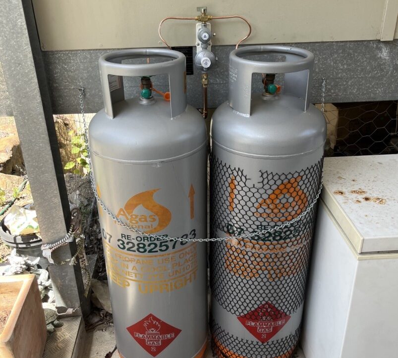 Gas